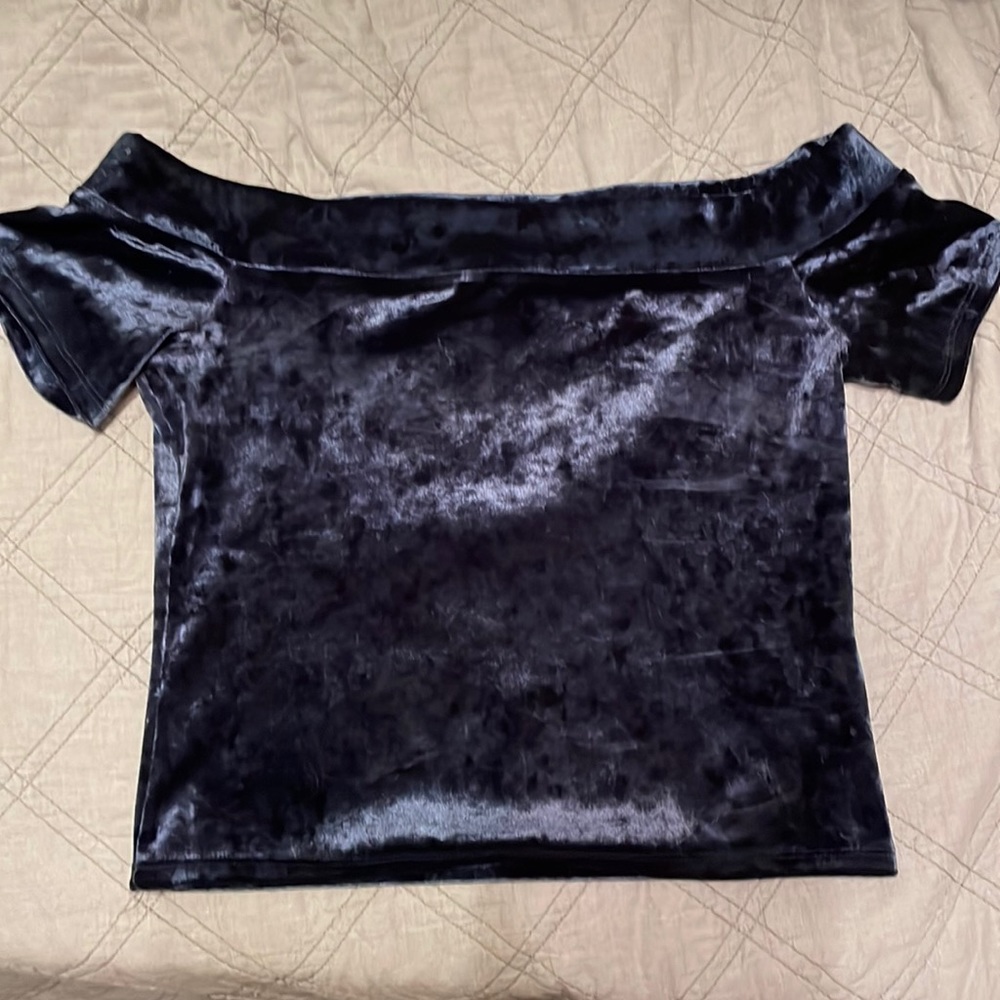 Off shoulder blue velvet crop top